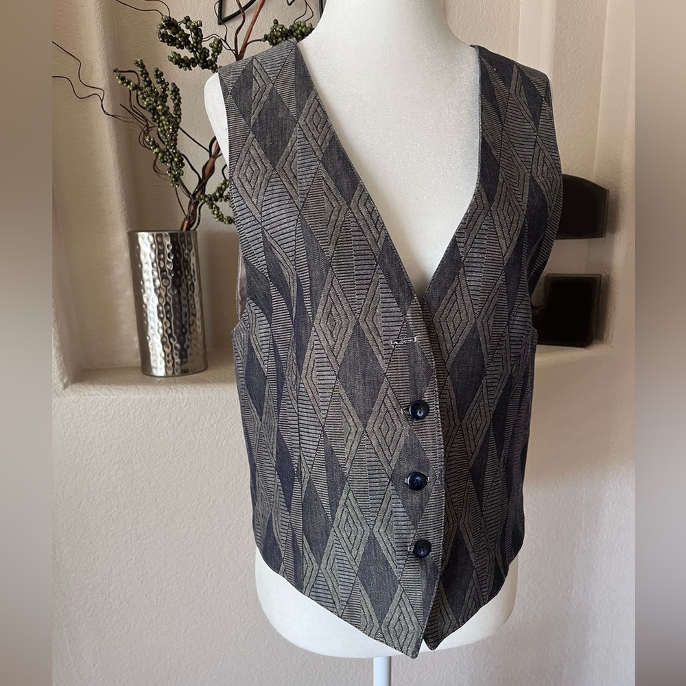 Vintage women's medium button up vest gray beige geometric diamond print **Flaw